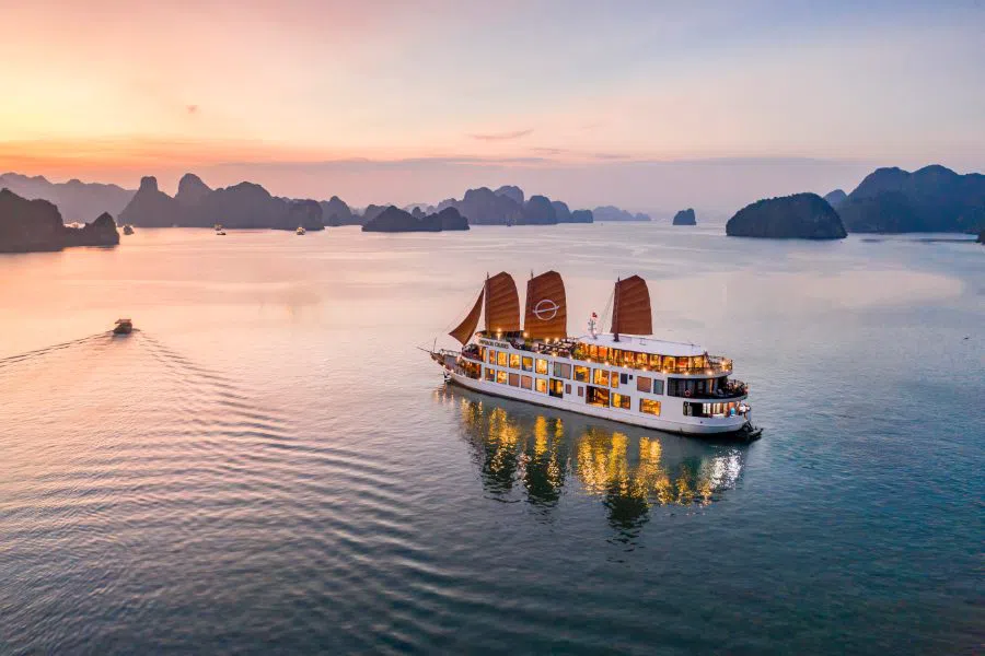 Emperor Cruises Legacy Halong, Hanoi