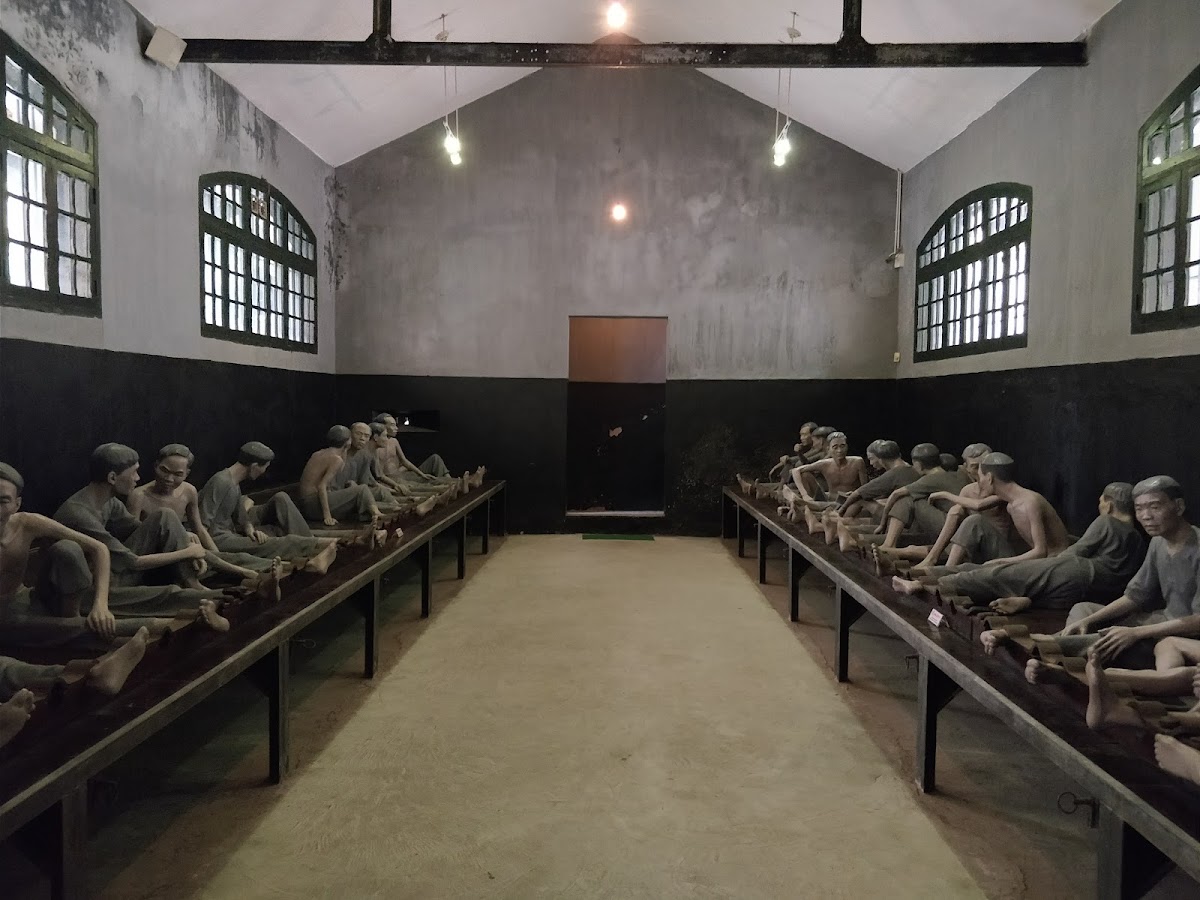 Hoa Lo Prison Museum — photo 2