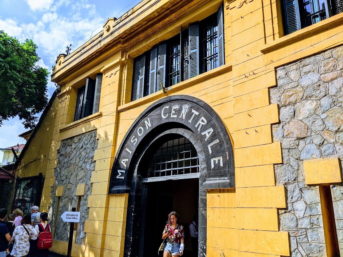 Hoa Lo Prison Museum — photo 4