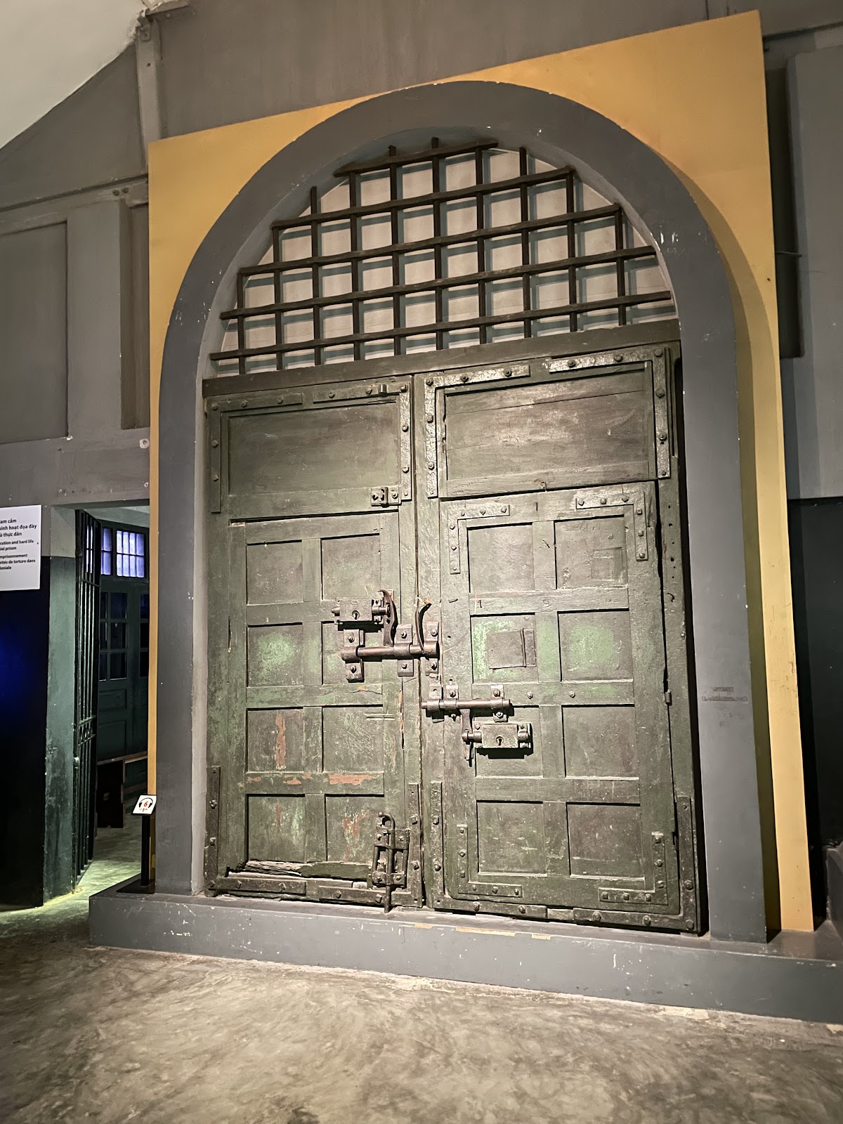 Hoa Lo Prison Museum — photo 5