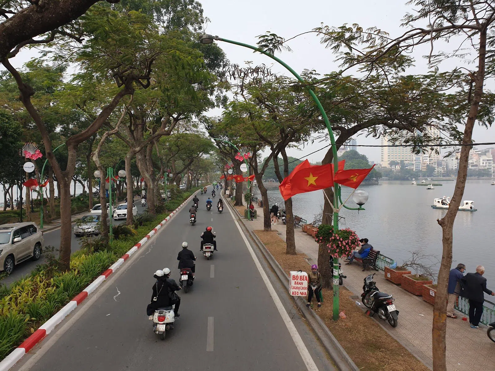 タイニエン通り（Đường Thanh Niên）、ハノイ